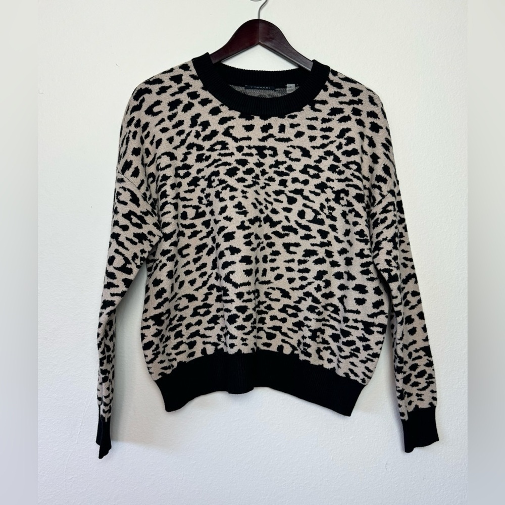 Tahari Sweater Woman’s Medium Cheetah Print Long Sleeve Crewneck Pullover Animal